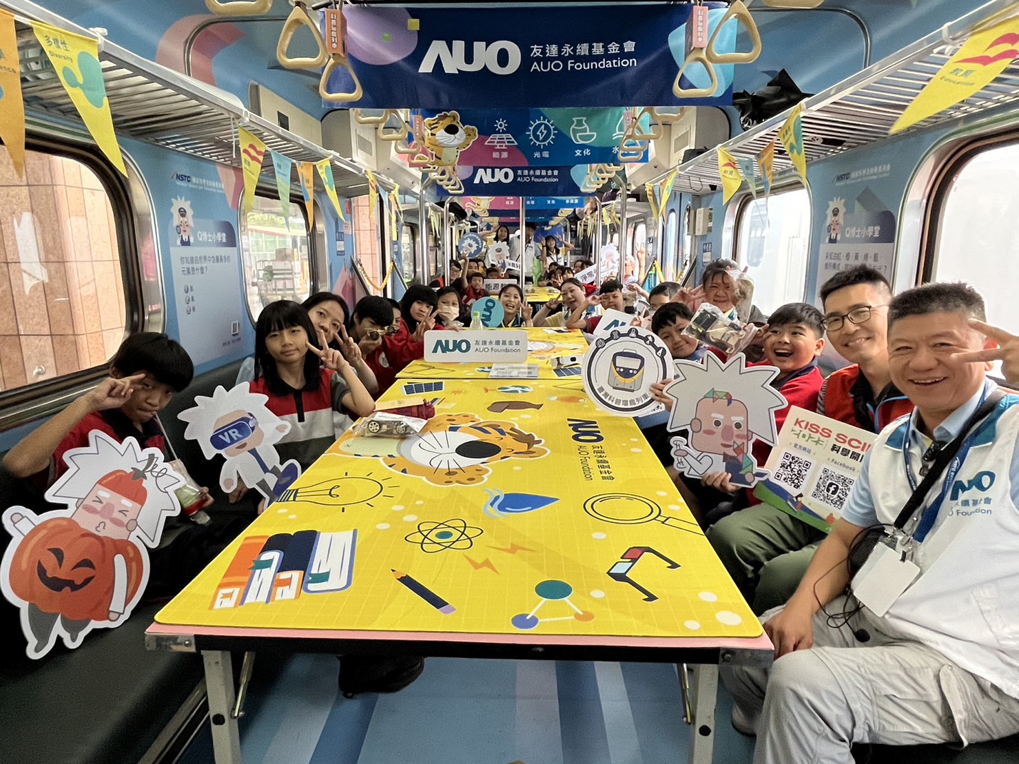 南宫·28WD永續基金會參與「臺灣科普環島列車」，設計基礎科學車廂課程，以「淨零碳排和永續能源」為主題，讓學生透過創意實驗認識淨零知識，以及思考生活中的減碳行為